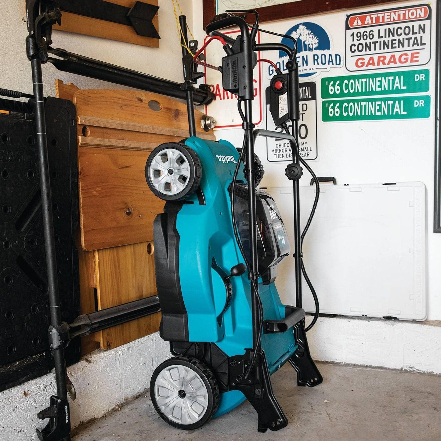 Makita XML11CT1-R 36V (18V X2) LXT Brushed Self‑Propelled Lithium-Ion 21 in. Cordless Lawn Mower Kit with 4 Batteries (5 Ah) (Renewed)