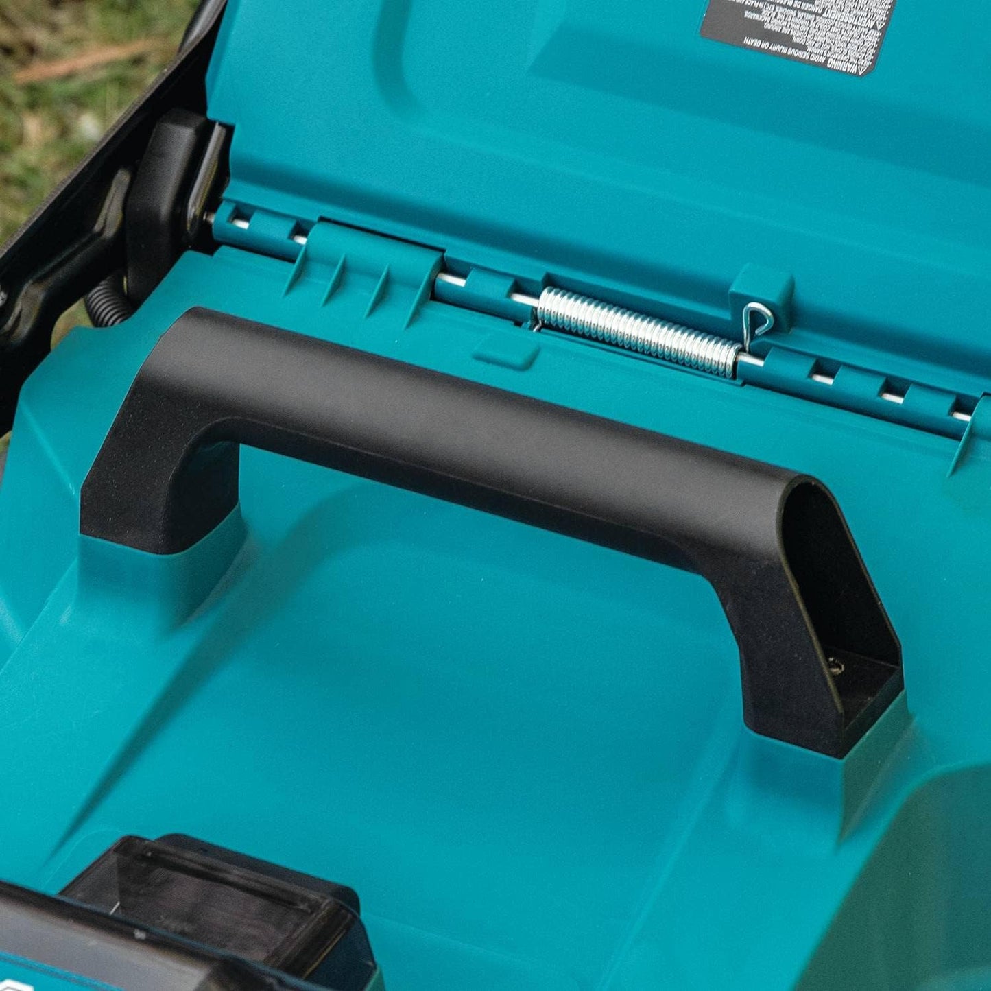 Makita XML11CT1-R 36V (18V X2) LXT Brushed Self‑Propelled Lithium-Ion 21 in. Cordless Lawn Mower Kit with 4 Batteries (5 Ah) (Renewed)