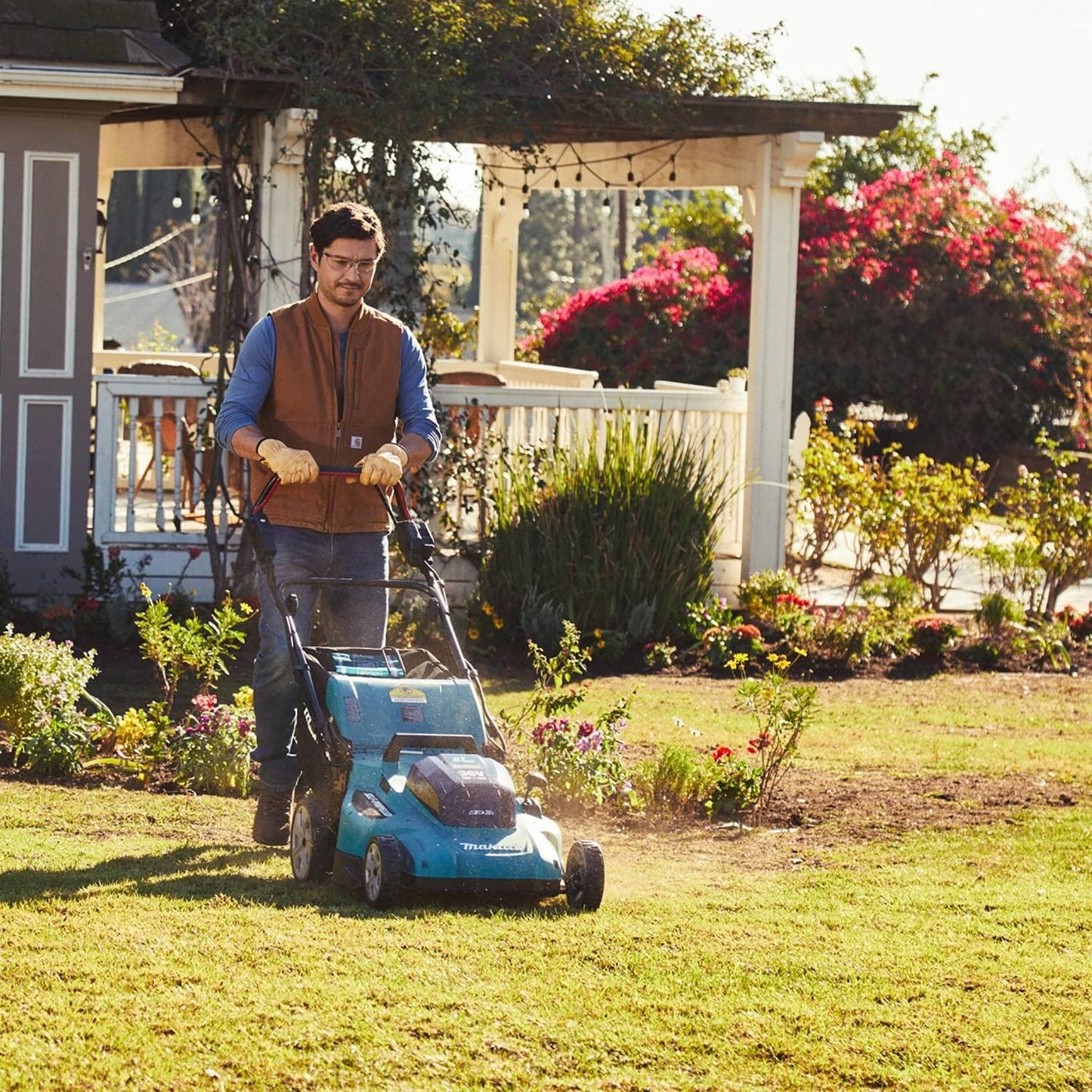Makita XML11CT1-R 36V (18V X2) LXT Brushed Self‑Propelled Lithium-Ion 21 in. Cordless Lawn Mower Kit with 4 Batteries (5 Ah) (Renewed)